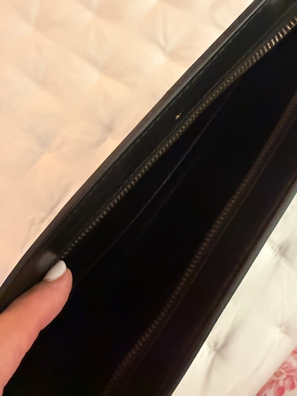 Black Textured Zip Portfolio authentic Louis Vitton - Picture 2 of 5